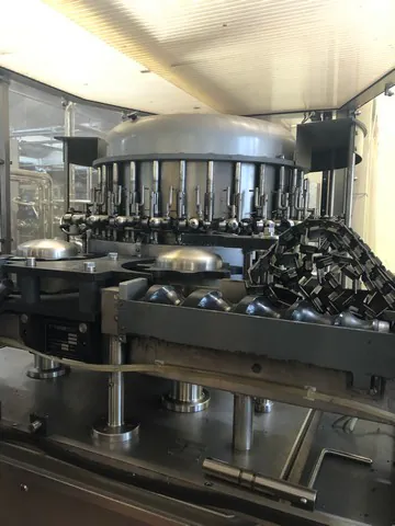 Enxaguadora Perrier rinser Perrier 7.000 bph Usada — linha de engarrafamento usada para Rinsers