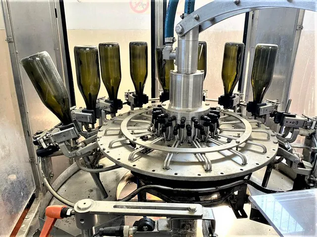 Enxaguadora Promec rinser Promec 4.500 bph Usada — linha de engarrafamento usada para Rinsers