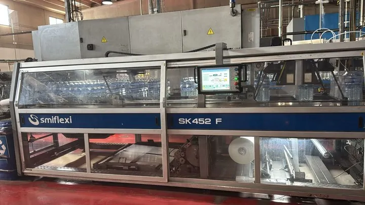Embaladora Shrink SMI Shrink Wrapper Smiflexi Usada — linha de engarrafamento usada para Shrink Wrappers