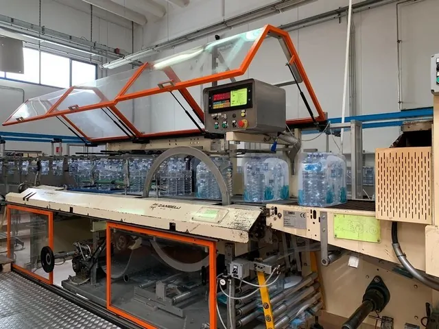 Embaladora Shrink Zambelli Shrink Wrapper Zambelli Usada — linha de engarrafamento usada para Shrink Wrappers