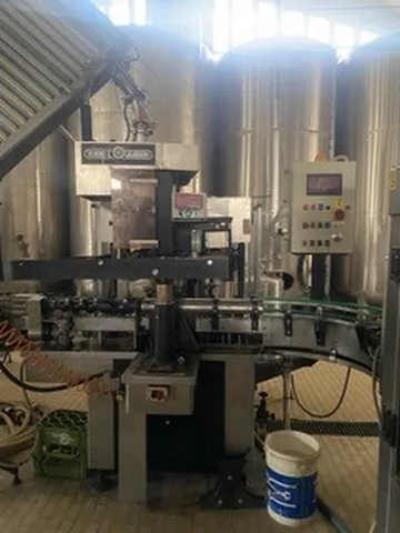 Wirehooder Robino & Galandrino Wirehooder Robino&Galand Usada — linha de engarrafamento usada para Wirehooders