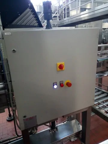 Wirehooder Robino & Galandrino Wirehooder Robino&Galand Usada — linha de engarrafamento usada para Wirehooders