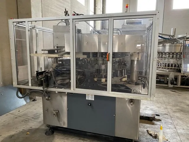 Wirehooder Robino & Galandrino Wirehooder Robino&Galand Usada — linha de engarrafamento usada para Wirehooders