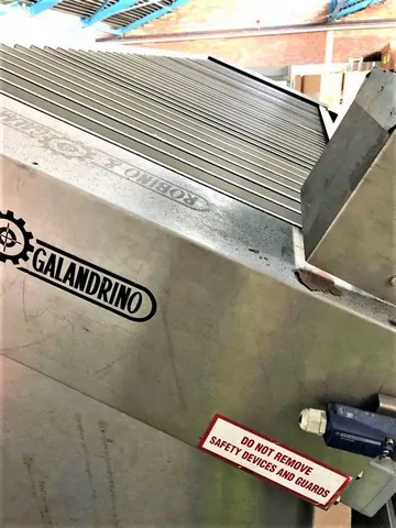 Wirehooder Robino & Galandrino Wirehooder Robino&Galand Usada — linha de engarrafamento usada para Wirehooders