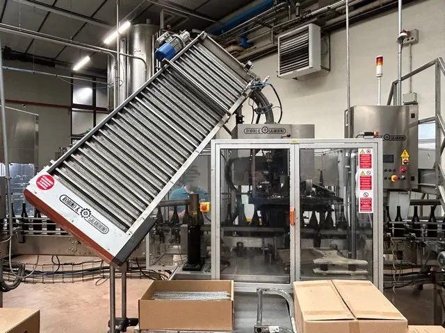 Wirehooder Robino & Galandrino Wirehooder Robino&Galand Usada — linha de engarrafamento usada para Wirehooders