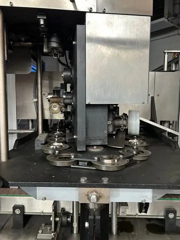 Wirehooder Robino & Galandrino wirehooder Robino&Galand Usada — linha de engarrafamento usada para Wirehooders