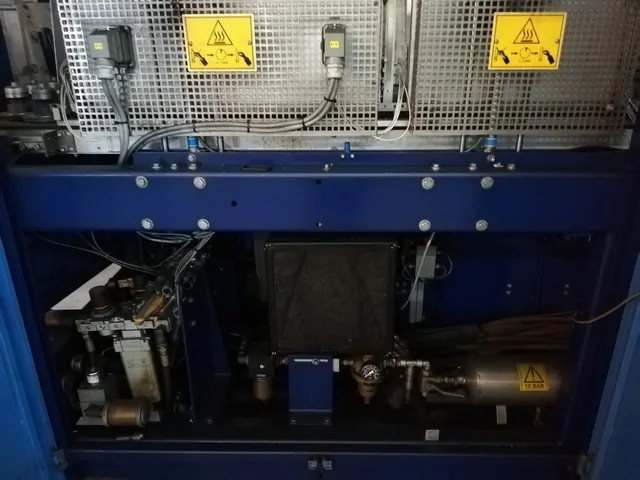 Sopradora PET Tetra Pak Blow Moulding Machine Te Usada — máquina de engarrafamento usada