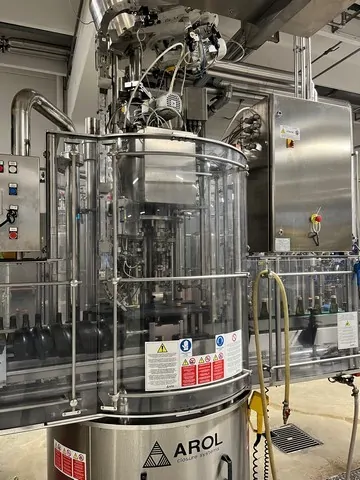 Capsuladora Arol Capper Arol Euro Va.Cuum Usada — linha de engarrafamento usada para Cappers