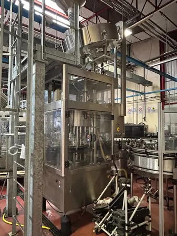 Capsuladora Arol Capper Arol Kamma Pkv 20 Usada — linha de engarrafamento usada para Cappers