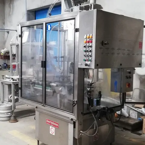 Capsuladora Bertolaso Capper Stelvin Bertolaso Usada — linha de engarrafamento usada para Cappers