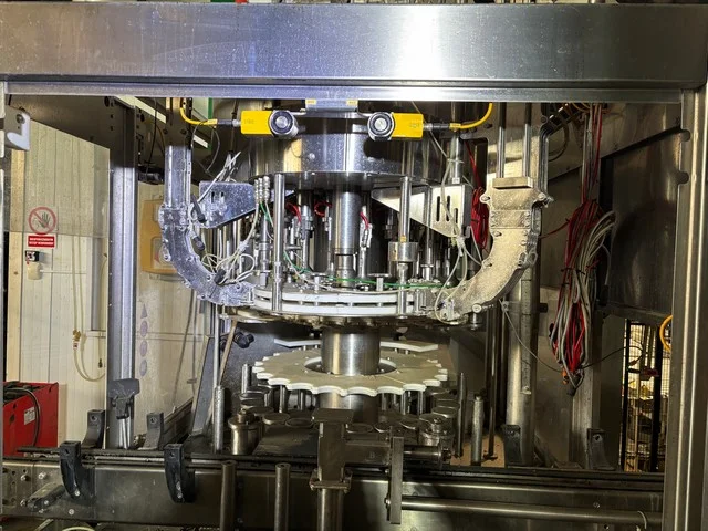 Capsuladora Arol Arol capper Usada — linha de engarrafamento usada para Cappers