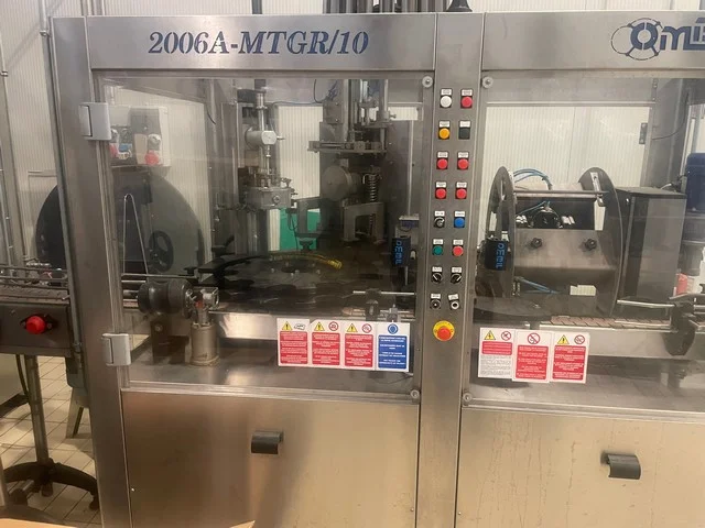 Capsuladora OMBF OMBF capper Usada — linha de engarrafamento usada para Cappers